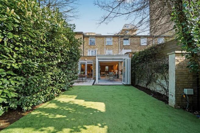 1 Court Close, St. John's Wood Park NW8 6NN-10.jpg