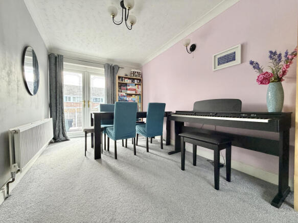 3 bed Semi-Detached for sale Image 6