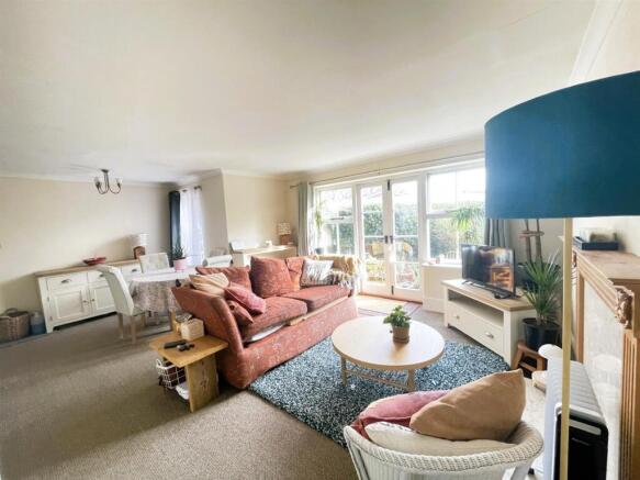 Lounge - dining room