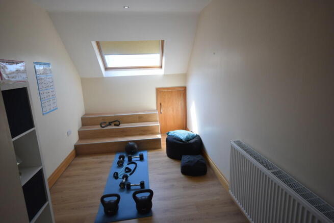 BEDROOM 4