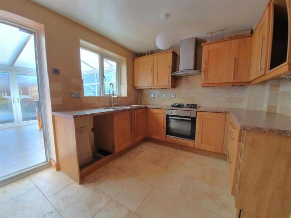 Kitchen 1.jpg