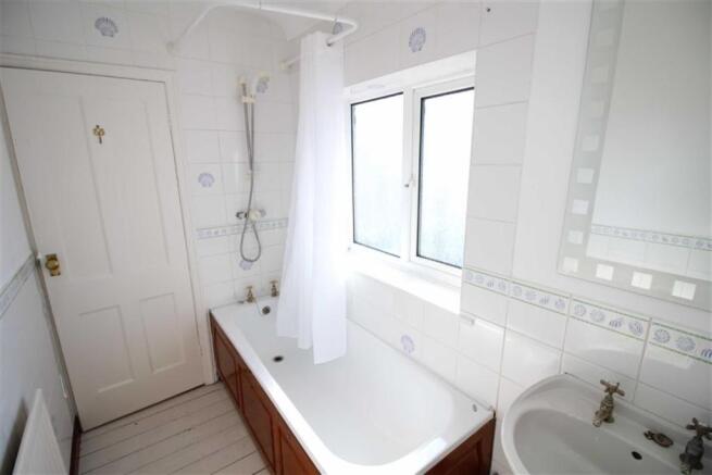 BATHROOM/WC