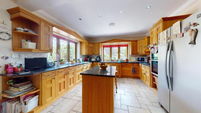 KITCHEN/BREAKFAST ROOM