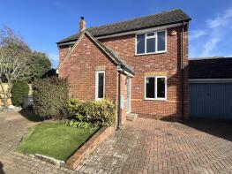 32, Riverside Way, Colchester CO5 9LY