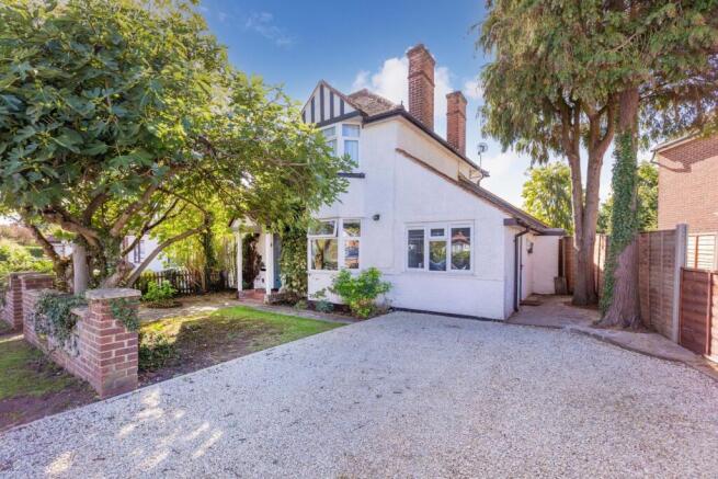 4-bed detached on Smithfield Road, Maidenhead, SL6, £620,000