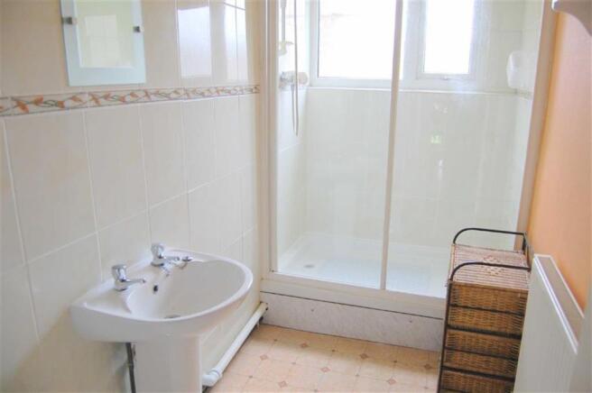 3-PIECE SHOWER ROOM