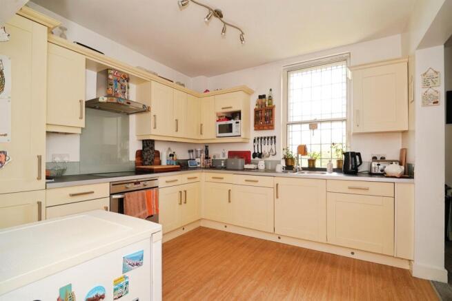 2 bed Apartment for sale Image 5