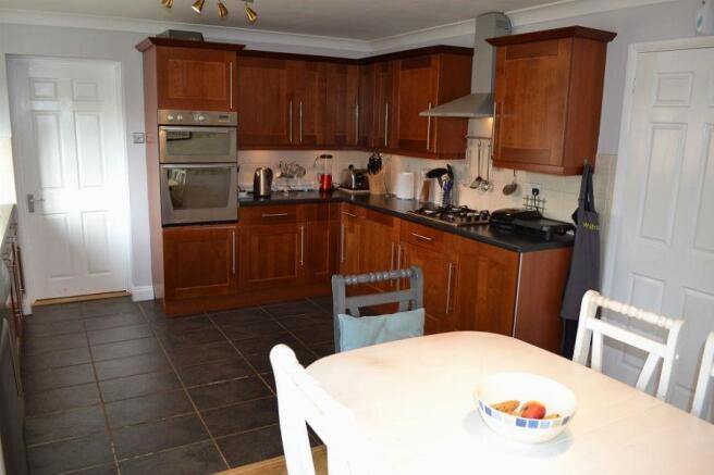 KITCHEN DINER 2