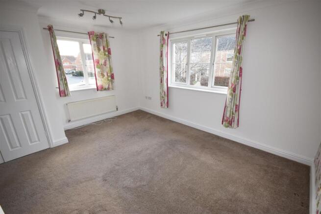 Master Bedroom (L shaped)