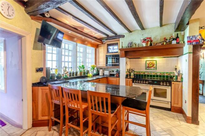 6 bed House for sale Image 5