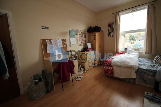 7 bed House to rent Image 5