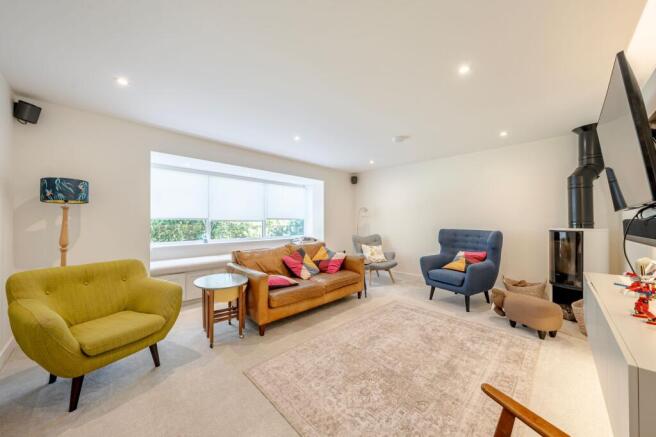 4 bed Semi-Detached to rent Image 5