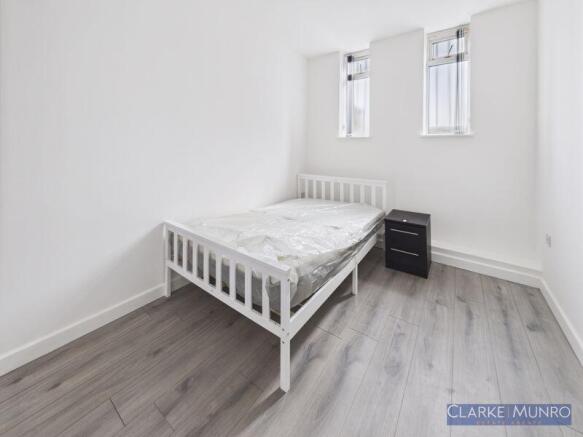 1 bed Apartment to rent Image 9