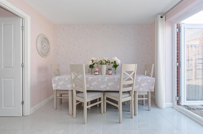 3 bed Semi-Detached for sale Image 6