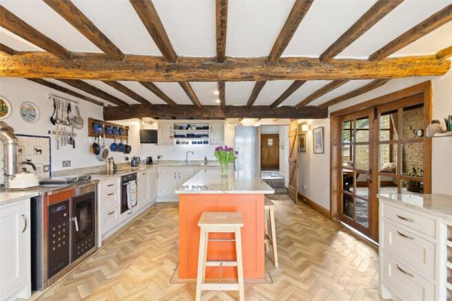 5 bed Detached for sale Image 11