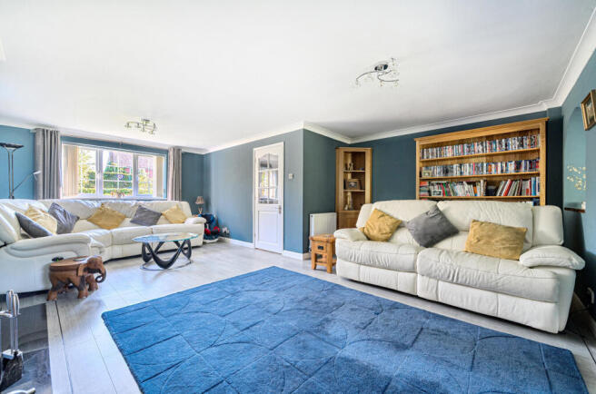 1353792-8-68ce8fd...