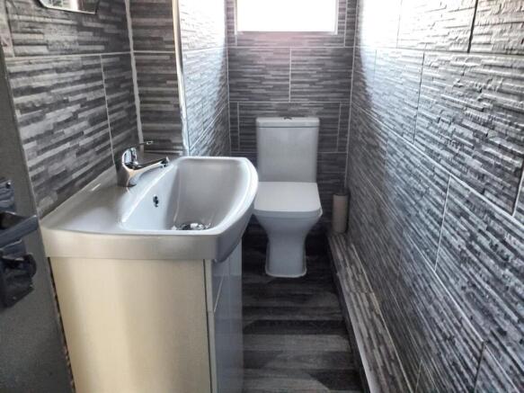 2 bed Apartment to rent Image 9