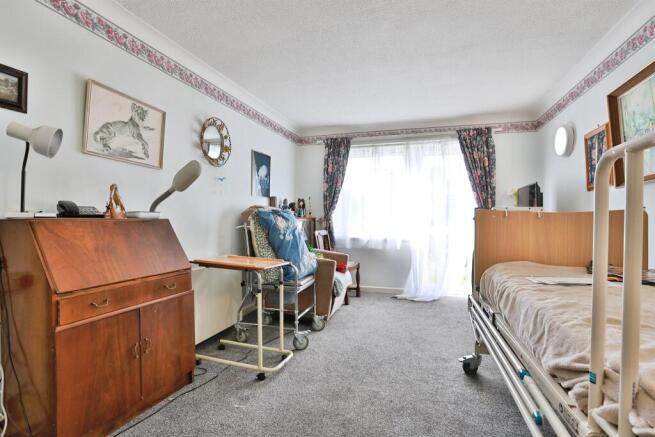 Wentworth Drive, Broadstone photo 3