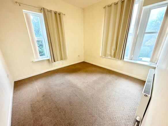 2 bed Apartment to rent Image 4