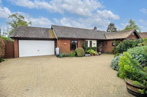 Spacious Detached Bungalow in High Kelling