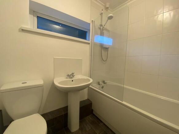 2 bed Apartment to rent Image 4