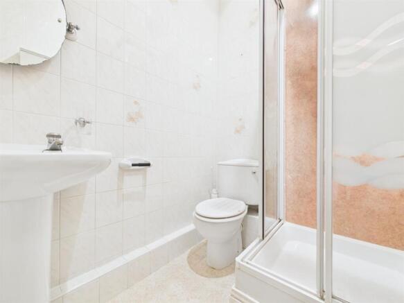 2 bed Flat for sale Image 7