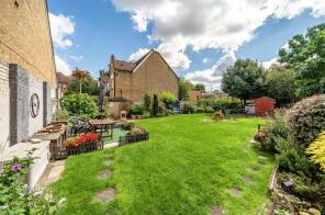 12a, 2 Clifford Court, Heathfield Road, London SW18 3JE