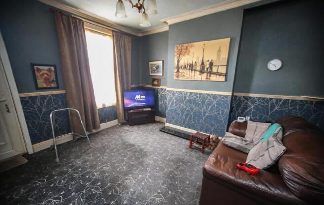 FRONT FACING LOUNGE