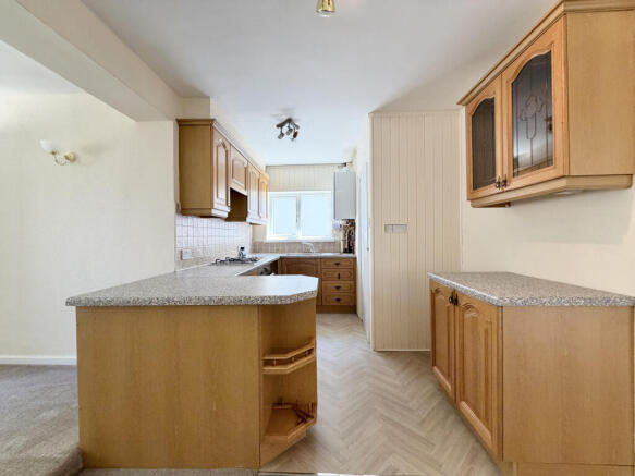 3 bed Detached to rent Image 4