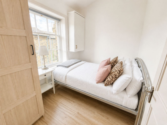 2 bed Terraced for sale Image 5