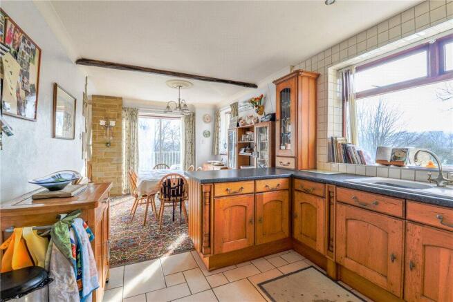 4 bed Detached for sale Image 9