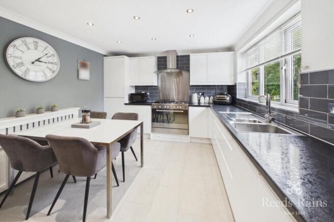 3 bed Semi-Detached for sale Image 4