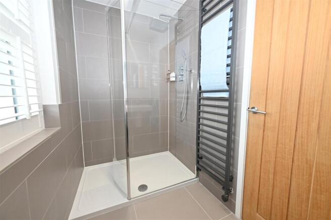 4 bed Detached for sale Image 12