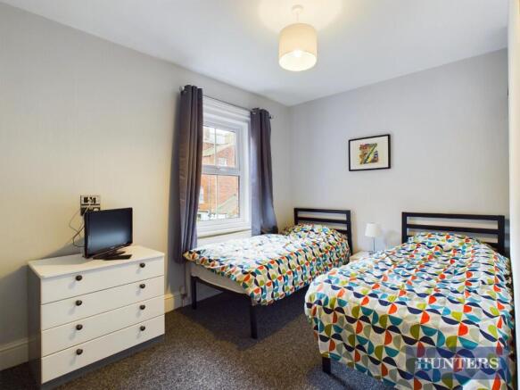 3 bed Triplex to rent Image 4