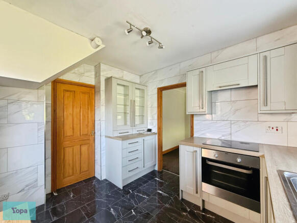 3 bed Semi-Detached for sale Image 4