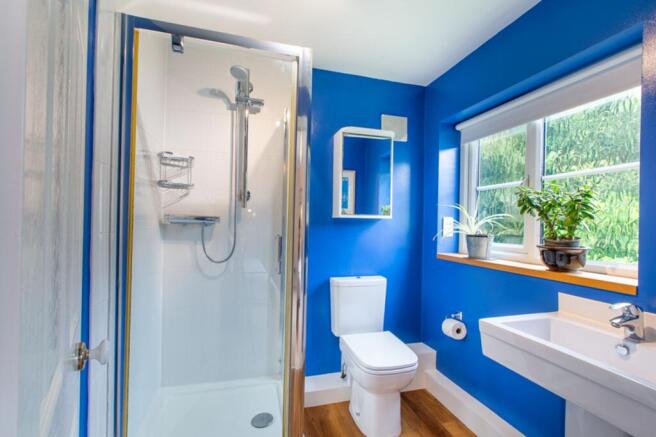 5 bed Detached for sale Image 10
