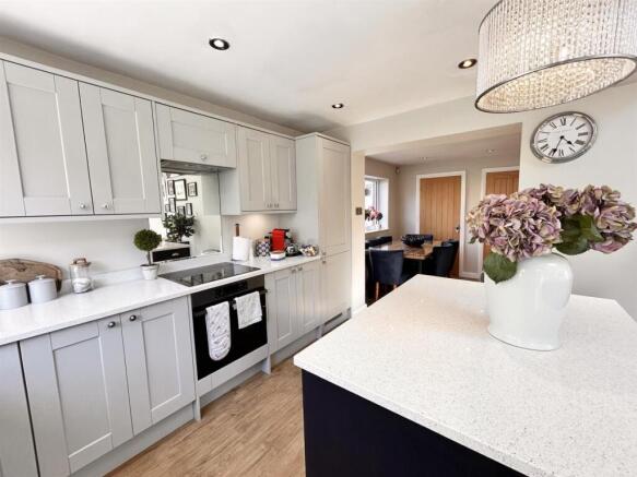 Kitchen 2.jpg