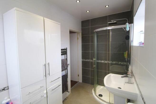 Bathroom (Ground Floor)