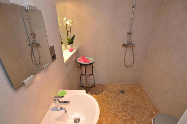 En suite 2