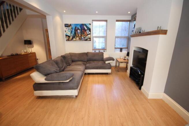 SECOND LOUNGE AREA 1 USE.JPG
