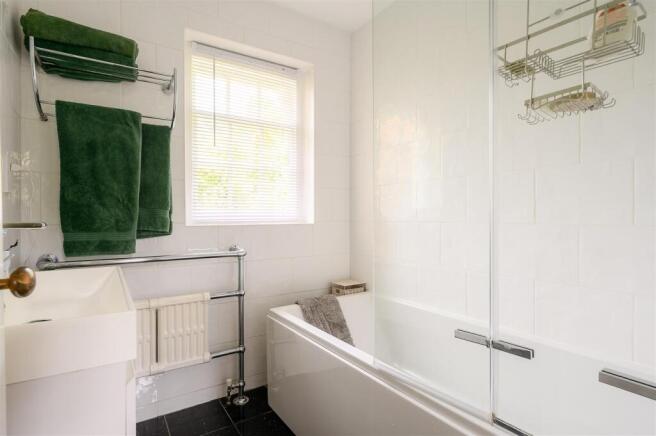 5 bed Detached for sale Image 12