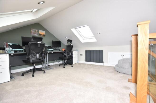 3 bed Town House for sale Image 9