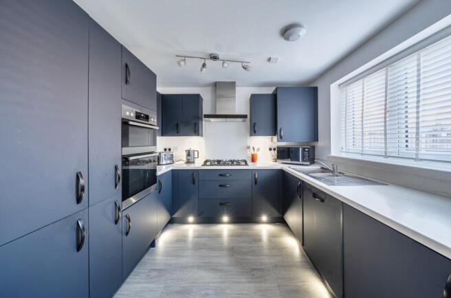 1408840-2-6983558...