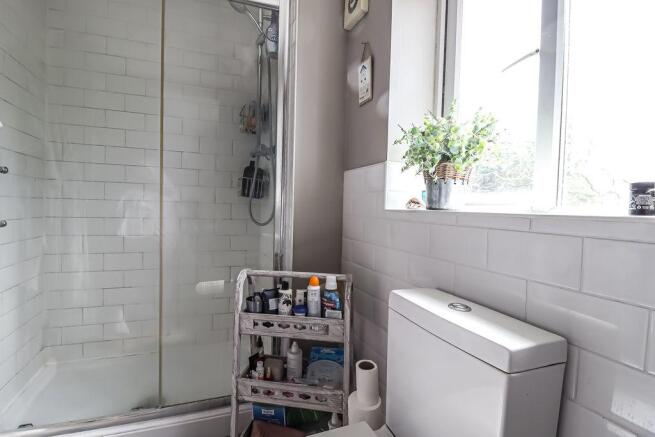 Ensuite to Bed 1