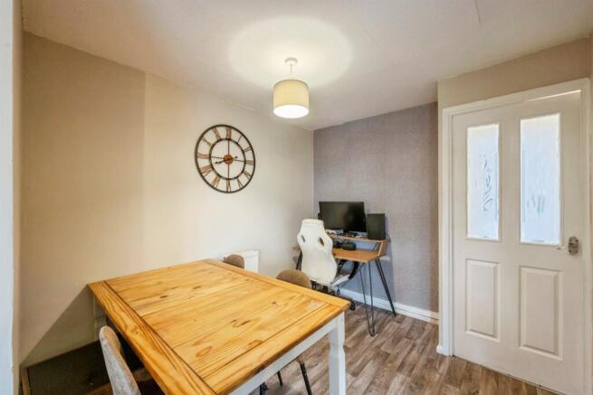 2 bed Ground Flat for sale Image 7