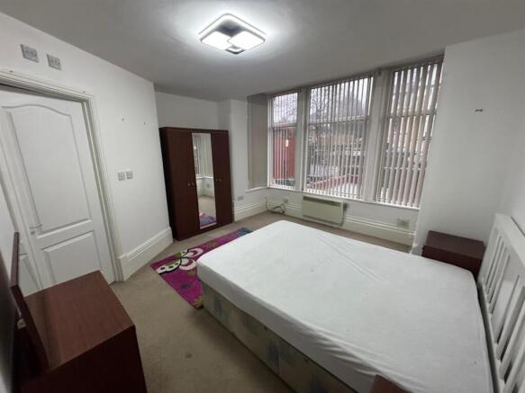2 bed Apartment to rent Image 9