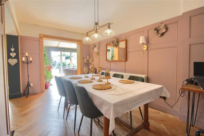 5 bed Semi-Detached for sale Image 8