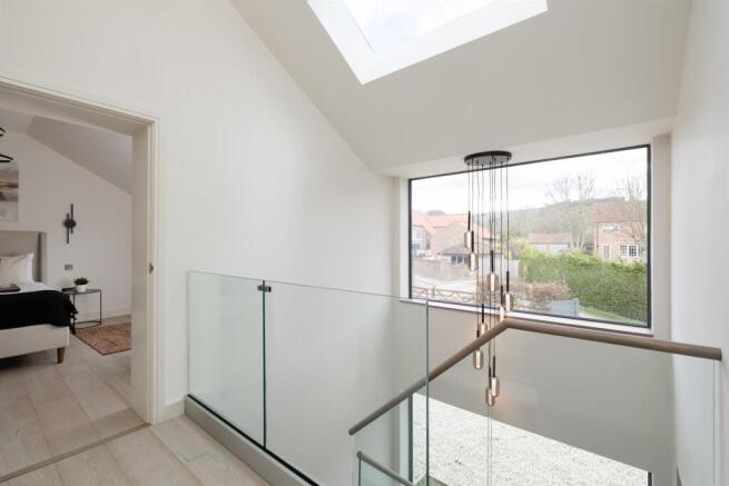 4 bed House for sale Image 9