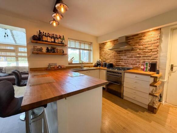 3 bed Semi-Detached for sale Image 4