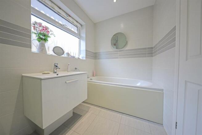 nicholas james glynn road west bathroom 1.jpg